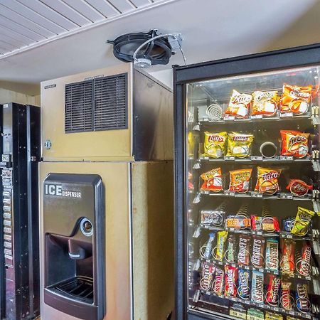Econo Lodge Huntington - Barboursville University Area Экстерьер фото