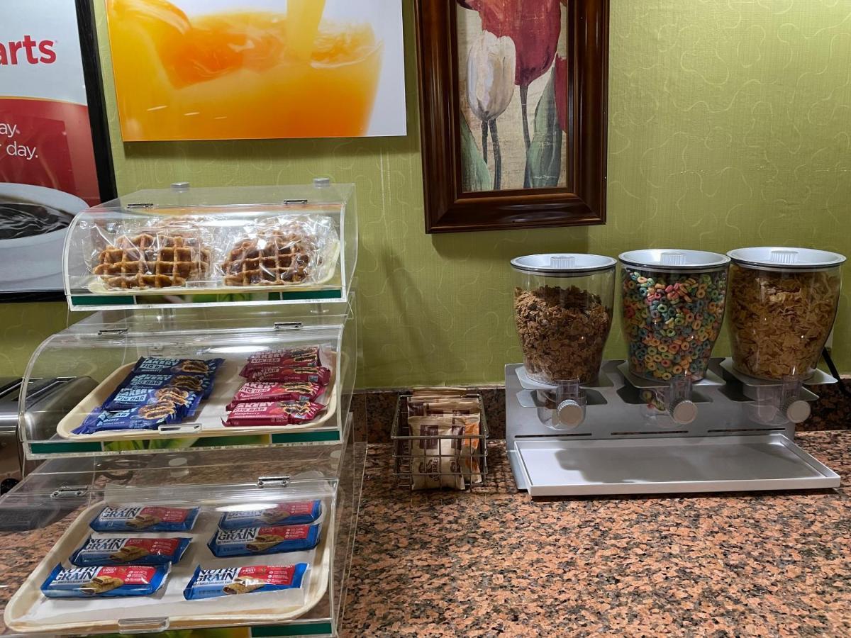 Econo Lodge Huntington - Barboursville University Area Экстерьер фото