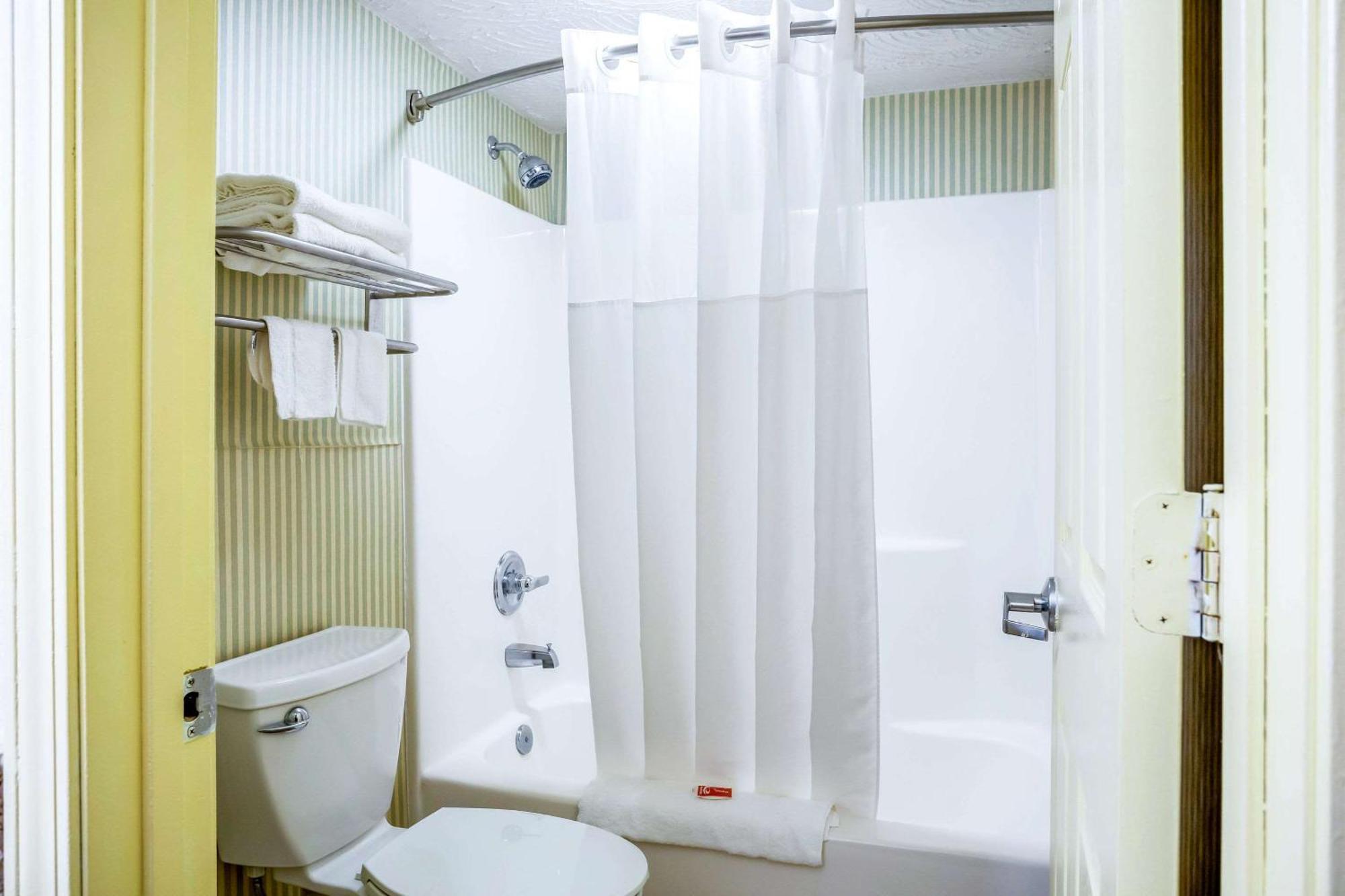 Econo Lodge Huntington - Barboursville University Area Экстерьер фото