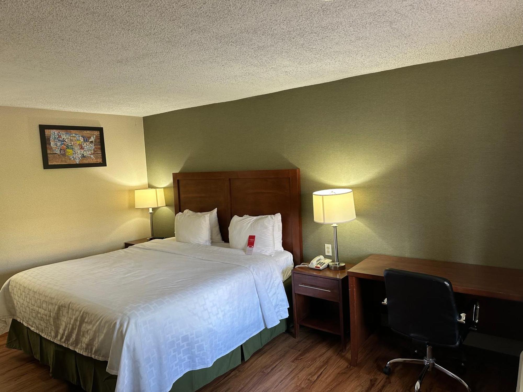 Econo Lodge Huntington - Barboursville University Area Экстерьер фото