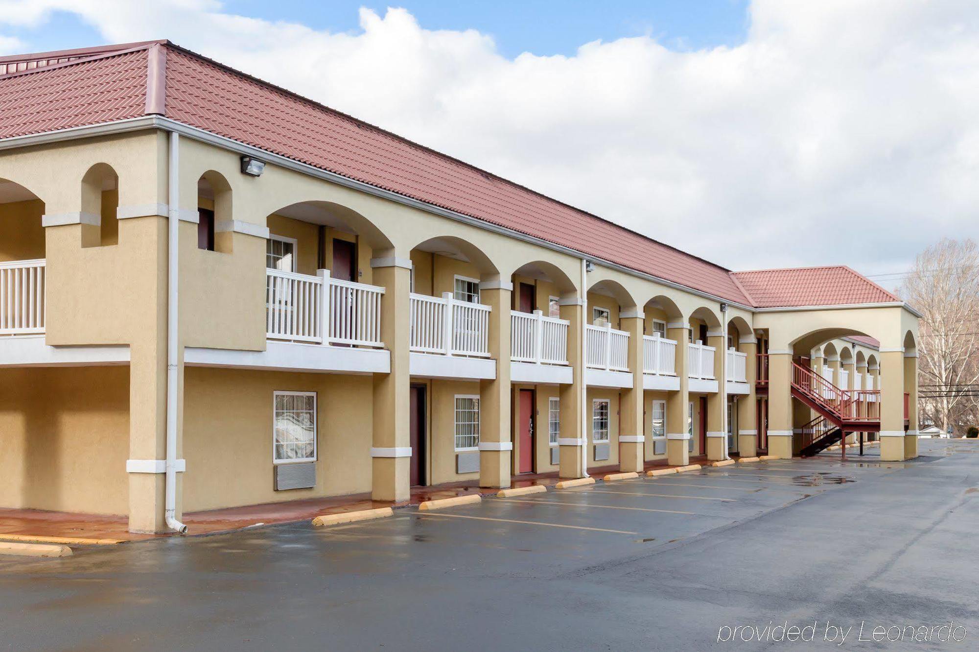 Econo Lodge Huntington - Barboursville University Area Экстерьер фото