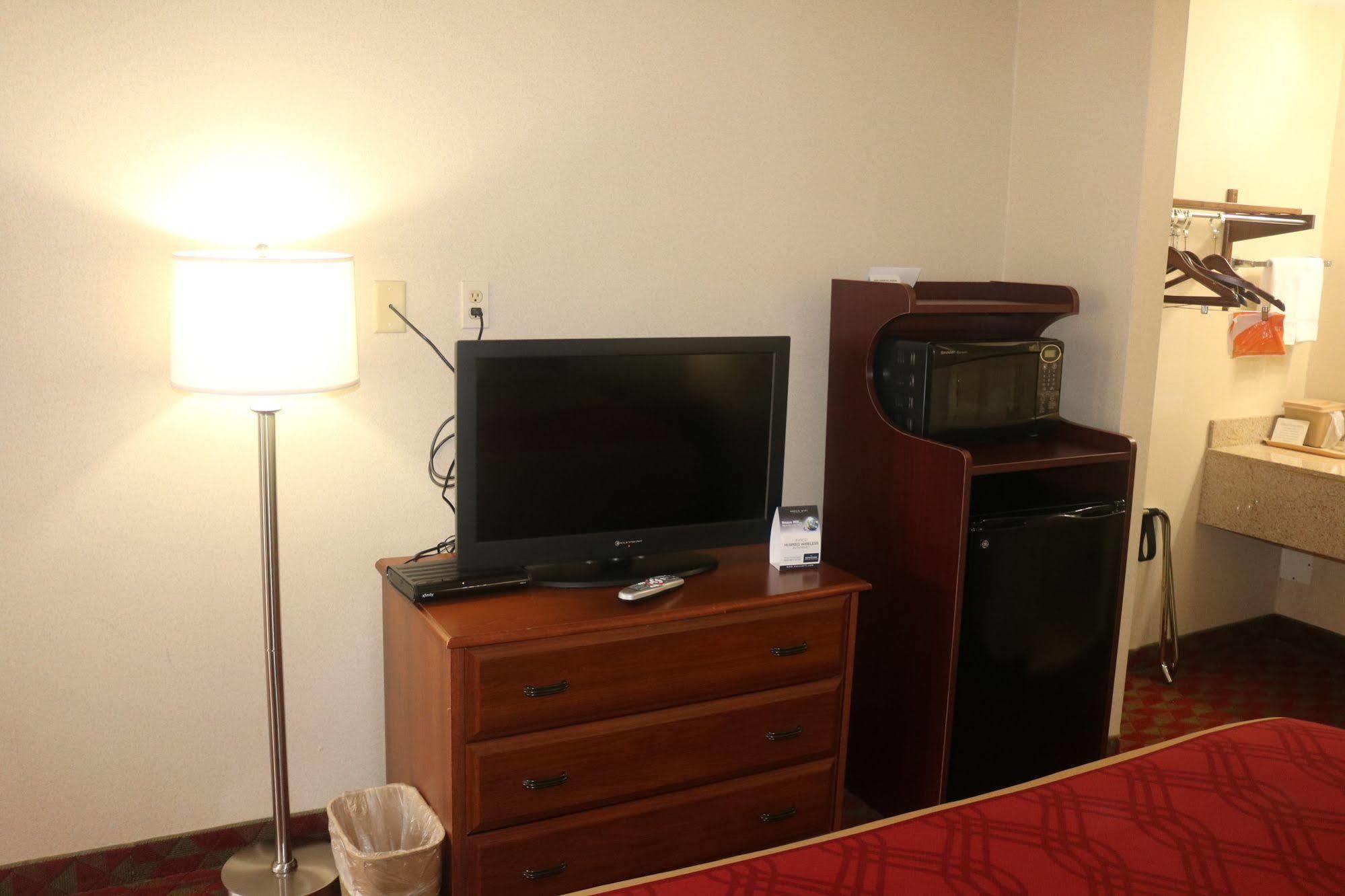 Econo Lodge Huntington - Barboursville University Area Экстерьер фото