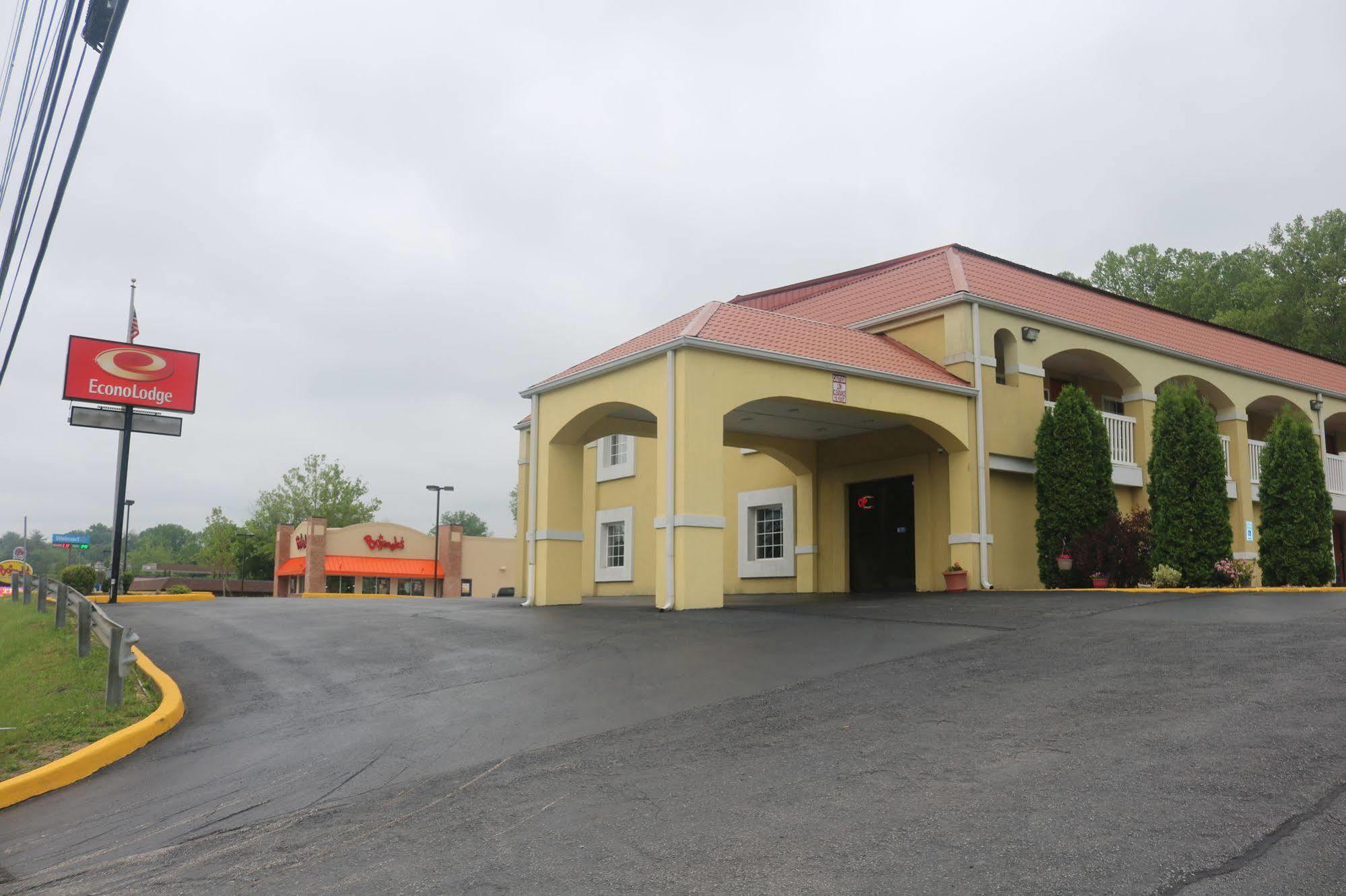 Econo Lodge Huntington - Barboursville University Area Экстерьер фото