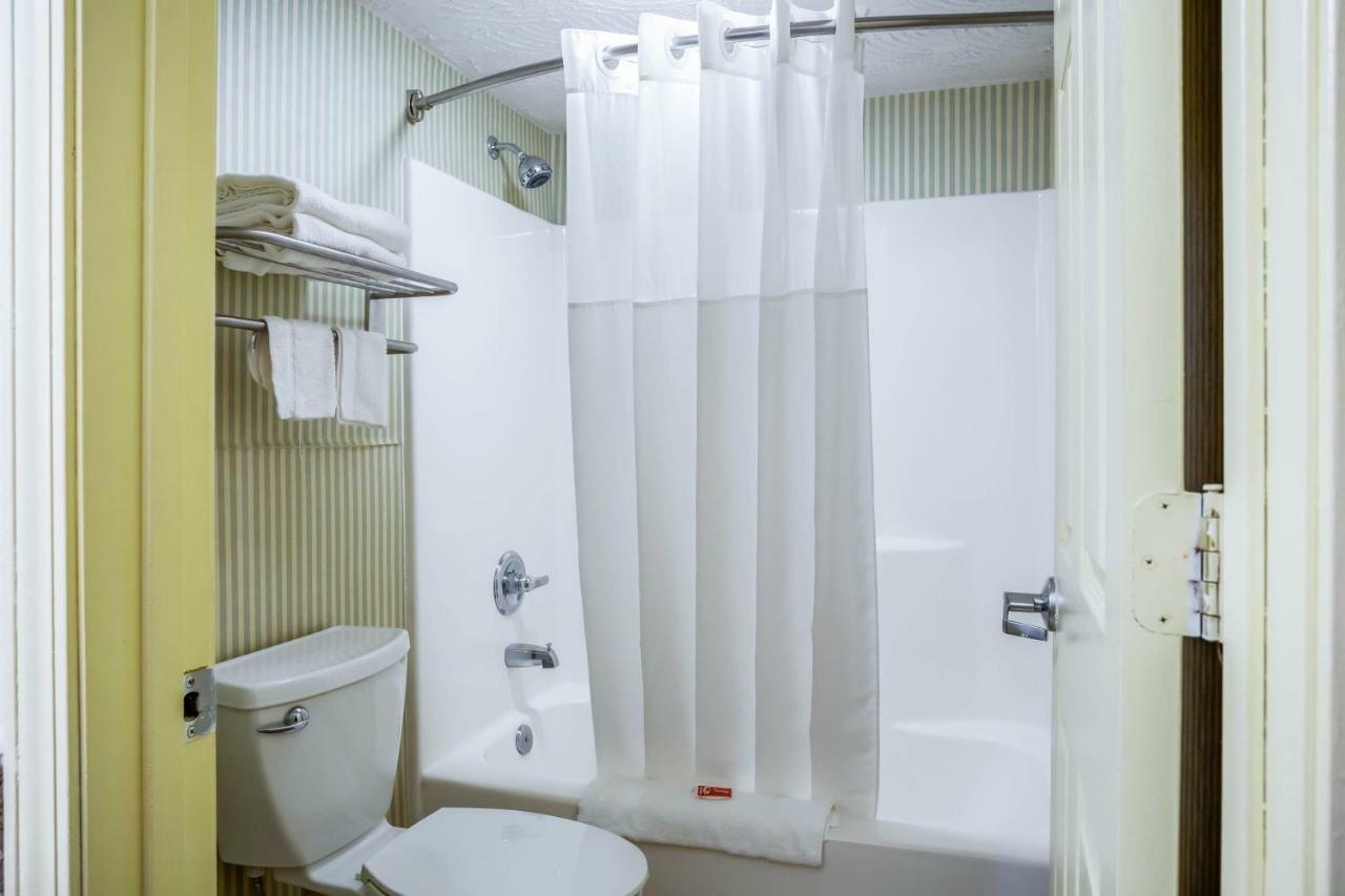 Econo Lodge Huntington - Barboursville University Area Экстерьер фото